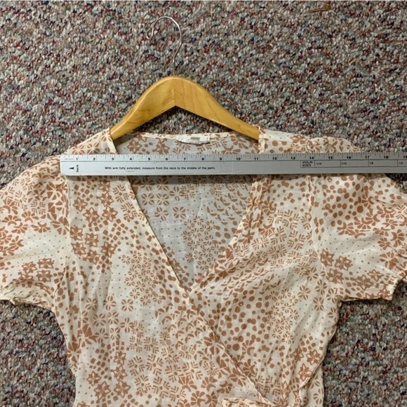 Mine Ivory and Tan Print Wrap Front Puffed Short Sleeve Peplum Gauze Top Size L - Picture 9 of 11